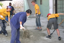 Genopbygningsarbejde på et hospital i Port-au-Prince.